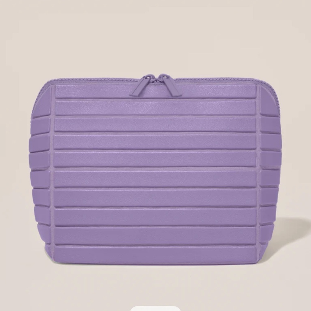 Parallelle The Lilac Traveller